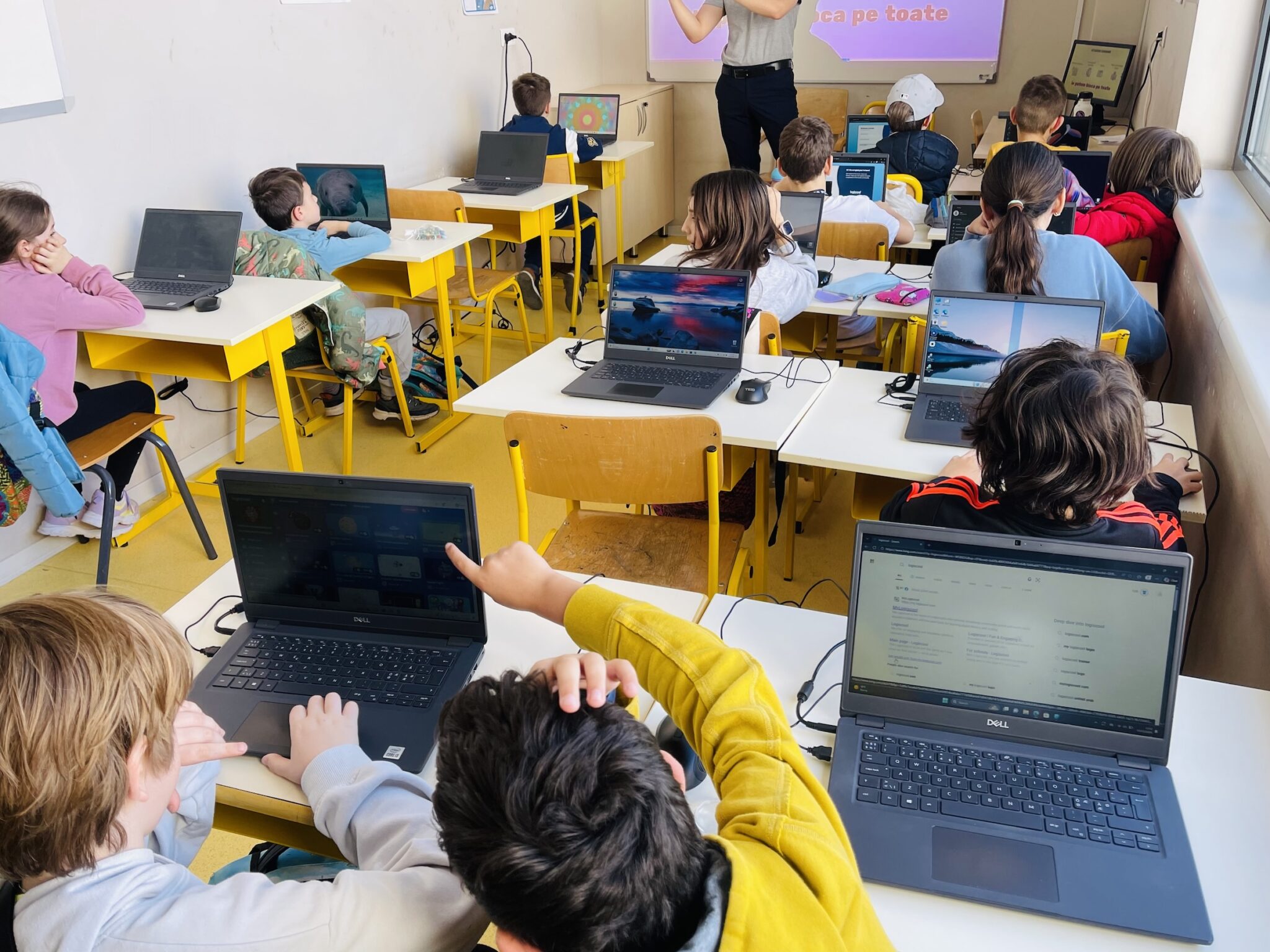 Cursuri de programare și design digital pentru elevii din clasele ...